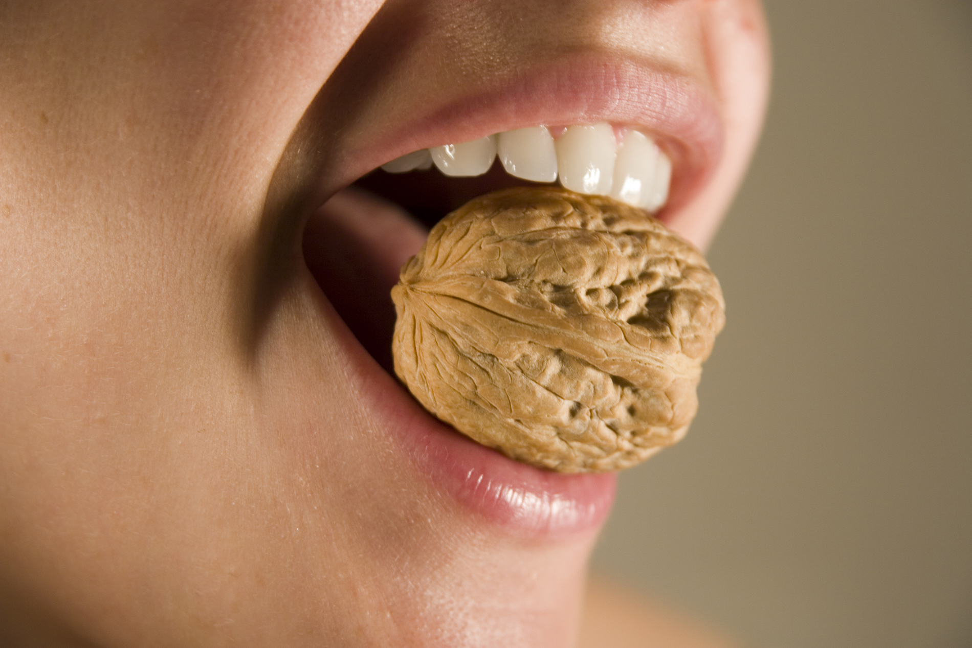 5 Cose che non dovresti fare con i tuoi Denti